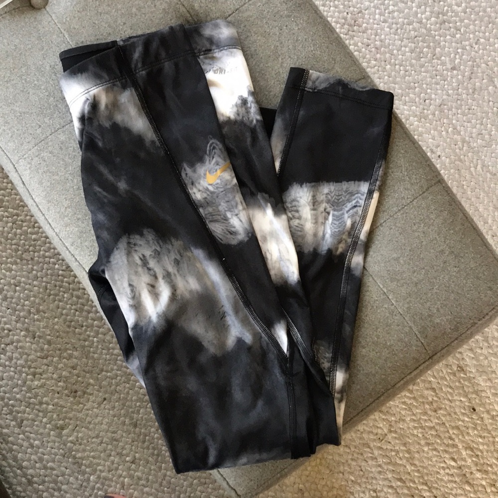 NIKE DRI-FIT Medium workout leggings